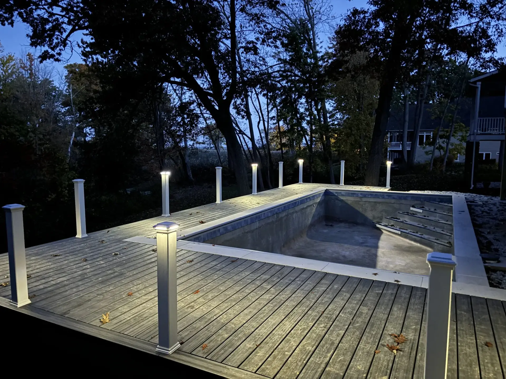 Deck railing with lighted posts